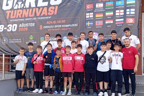 Rizeli güreşçilerden Malatya’da madalya başarısı Rizeli güreşçilerden Malatya’da madalya başarısı