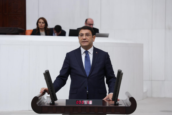Şahin: Ekonomik krizin sanık sandalyesine küçük esnafı oturtamazsınız Şahin: Ekonomik krizin sanık sandalyesine küçük esnafı oturtamazsınız