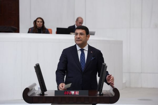 Şahin: İtiraz edenleri susturan bu yönetim, tehlike çanlarının sesini bizzat kesmiştir Şahin: İtiraz edenleri susturan bu yönetim, tehlike çanlarının sesini bizzat kesmiştir