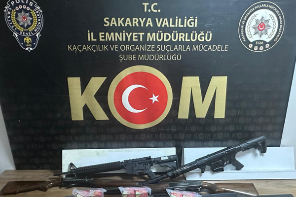 Sakarya’da 6 ruhsatsız tüfek ve 1600 fişek ele geçirildi Sakarya’da 6 ruhsatsız tüfek ve 1600 fişek ele geçirildi