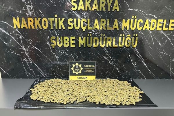 Sakarya’da 950 gram skunk ele geçirildi Sakarya’da 950 gram skunk ele geçirildi