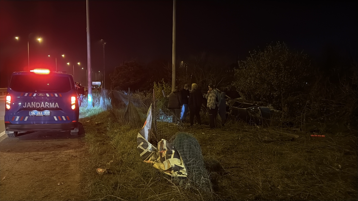 Sakarya’da hafif ticari araç ile otomobilin çarpıştığı kazada 4 kişi yaralandı