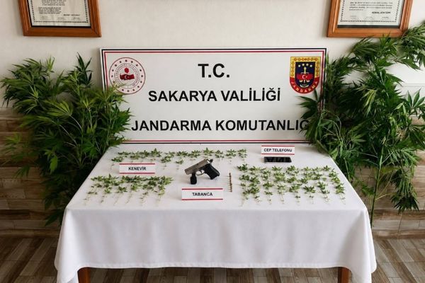 Sakarya’da uyuşturucu operasyonlarında 3 şüpheli tutuklandı Sakarya’da uyuşturucu operasyonlarında 3 şüpheli tutuklandı