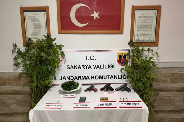 Sakarya’da uyuşturucu operasyonunda 4 şüpheli tutuklandı Sakarya’da uyuşturucu operasyonunda 4 şüpheli tutuklandı