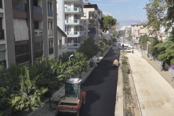 Salihli’de Ferah Caddesi’nde asfalt çalışması başladı Salihli’de Ferah Caddesi’nde asfalt çalışması başladı
