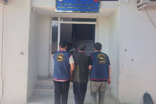 Şanlıurfa’da 17 yıl 8 ay hapis cezası bulunan firari yakalandı Şanlıurfa’da 17 yıl 8 ay hapis cezası bulunan firari yakalandı