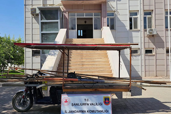 Şanlıurfa’da 4 kişi gözaltına alındı Şanlıurfa’da 4 kişi gözaltına alındı