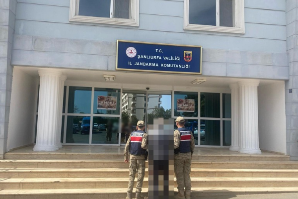 Şanlıurfa’da 5 yıl 10 ay hapis cezasıyla aranan şahıs yakalandı Şanlıurfa’da 5 yıl 10 ay hapis cezasıyla aranan şahıs yakalandı