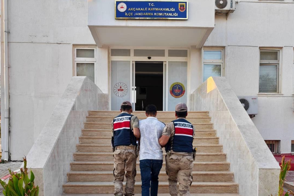 Şanlıurfa’da 5 yıl kesinleşmiş hapis cezası bulunan hükümlü yakalandı Şanlıurfa’da 5 yıl kesinleşmiş hapis cezası bulunan hükümlü yakalandı