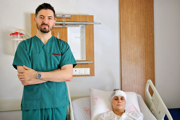 Şanlıurfa'da görme sinirine baskı yapan tümör 12 saatlik ameliyatla çıkarıldı Şanlıurfa'da görme sinirine baskı yapan tümör 12 saatlik ameliyatla çıkarıldı