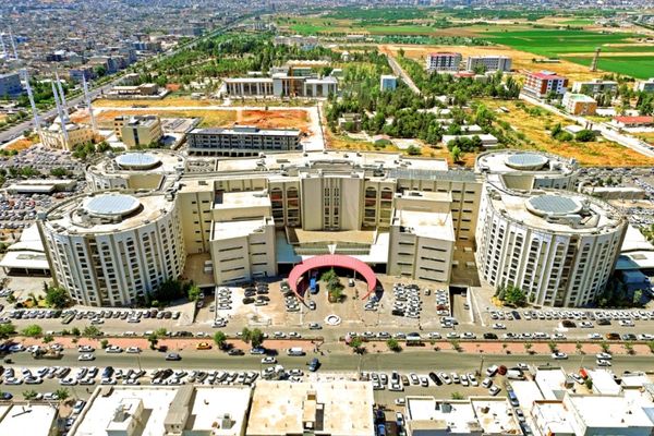 Şanlıurfa’da ilk skolyoz ameliyatı başarıyla gerçekleştirildi Şanlıurfa’da ilk skolyoz ameliyatı başarıyla gerçekleştirildi