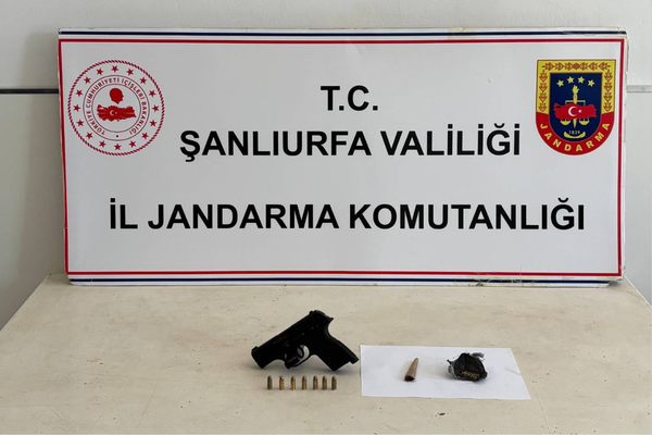 Şanlıurfa'da jandarmadan devriyede silah ve uyuşturucu operasyonu Şanlıurfa'da jandarmadan devriyede silah ve uyuşturucu operasyonu