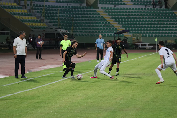 Şanlıurfaspor ile Adana Demirspor 1-1 berabere kaldı Şanlıurfaspor ile Adana Demirspor 1-1 berabere kaldı