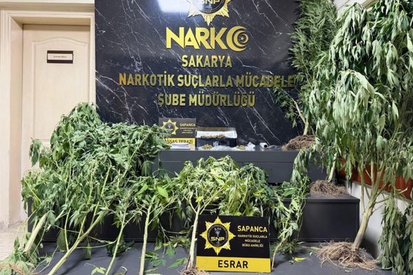 Sapanca’da uyuşturucu operasyonu: 2 gözaltı Sapanca’da uyuşturucu operasyonu: 2 gözaltı