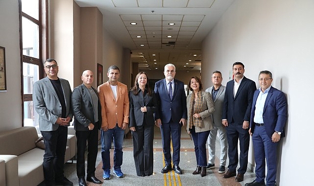 Şehir Tiyatroları İtfaiye Haftası'nda “İtfaiyecinin Sırrı" Oyununu Seyirciyle Buluşturdu Şehir Tiyatroları İtfaiye Haftası'nda “İtfaiyecinin Sırrı" Oyununu Seyirciyle Buluşturdu
