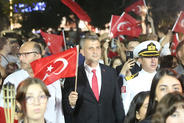 Sezer: İstiklal mücadelemizin bütün kahramanlarını şükranla yad ediyorum Sezer: İstiklal mücadelemizin bütün kahramanlarını şükranla yad ediyorum