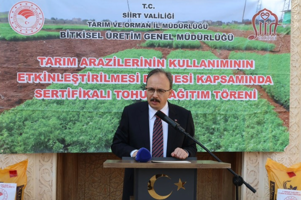 Siirt’te 600 çiftçiye 13,3 milyon liralık tohum desteği Siirt’te 600 çiftçiye 13,3 milyon liralık tohum desteği