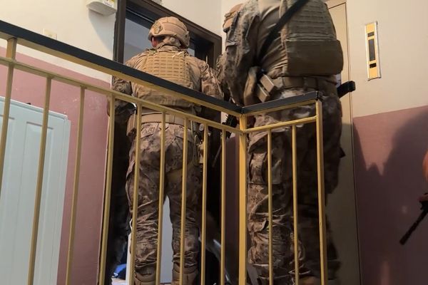 Sivas’ta yasa dışı bahis operasyonunda 2 şüpheli tutuklandı Sivas’ta yasa dışı bahis operasyonunda 2 şüpheli tutuklandı