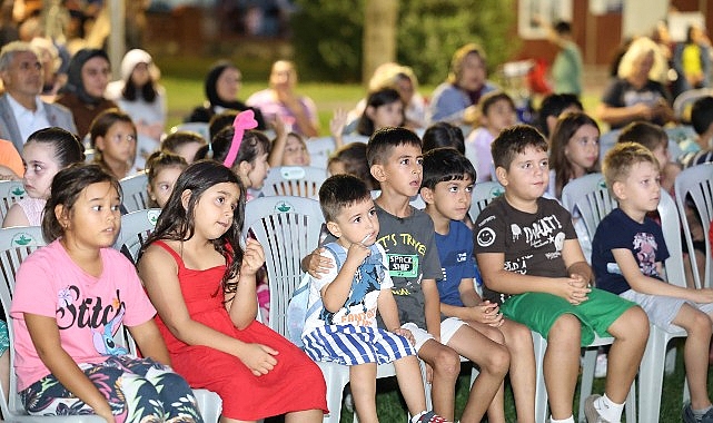 Soğukkuyu Parkı'nda Çocukların Sinema Keyfi Soğukkuyu Parkı'nda Çocukların Sinema Keyfi