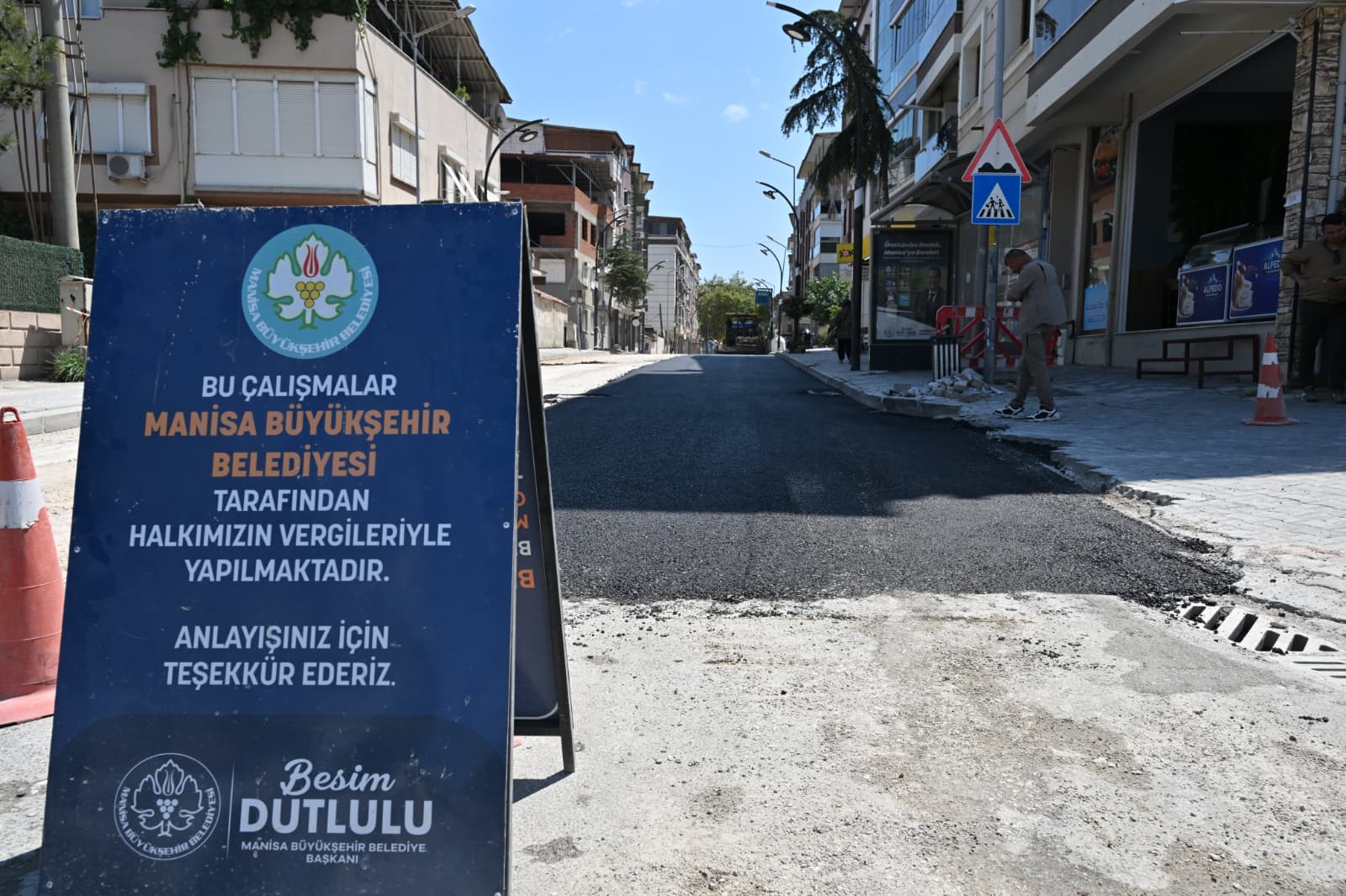 Soma Turgutalp Mahallesi ilk kez sıcak asfaltla buluşuyor Soma Turgutalp Mahallesi ilk kez sıcak asfaltla buluşuyor