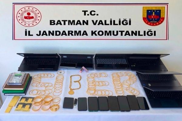 Sosyal medyadaki kripto tuzağı çökertildi: 4 ilde 9 şüpheli yakalandı Sosyal medyadaki kripto tuzağı çökertildi: 4 ilde 9 şüpheli yakalandı