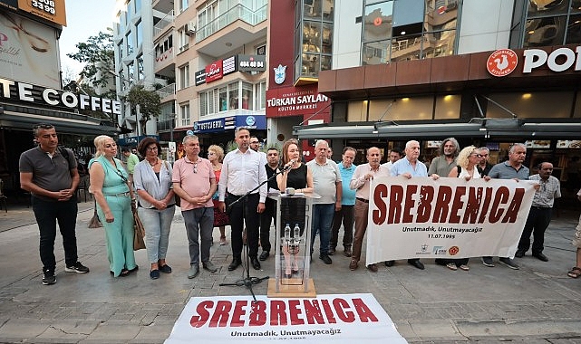 Srebrenitsa'da katledilen canlar Konak'ta anıldı Srebrenitsa'da katledilen canlar Konak'ta anıldı