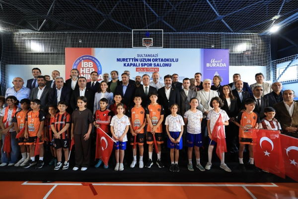 Sultangazi’de okulun kapalı spor salonu yenilendi Sultangazi’de okulun kapalı spor salonu yenilendi