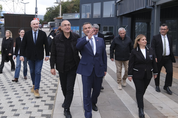 Sunay Akın, İzmit Bıçkıdere Göleti 100. Yıl Parkı’nı ziyaret etti Sunay Akın, İzmit Bıçkıdere Göleti 100. Yıl Parkı’nı ziyaret etti