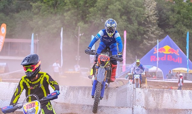 Süper Enduro'da start Başkan Büyükakın'dan Süper Enduro'da start Başkan Büyükakın'dan