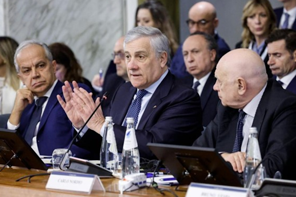 Tajani, İranlı mevkidaşı Araghchi ile görüştü: Hürmüz Boğazı ve Lübnan gündemdeydi Tajani, İranlı mevkidaşı Araghchi ile görüştü: Hürmüz Boğazı ve Lübnan gündemdeydi
