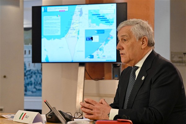 Tajani, Roma’daki antisemitik saldırıyı kınadı Tajani, Roma’daki antisemitik saldırıyı kınadı