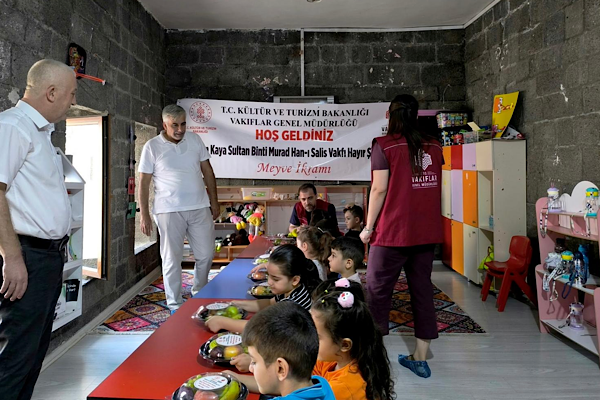 Tarihi vakfın hayır şartı Diyarbakır’da çocuklarla buluştu Tarihi vakfın hayır şartı Diyarbakır’da çocuklarla buluştu