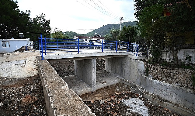Tekirova'daki köprü taşkın riskine karşı yenilendi Tekirova'daki köprü taşkın riskine karşı yenilendi