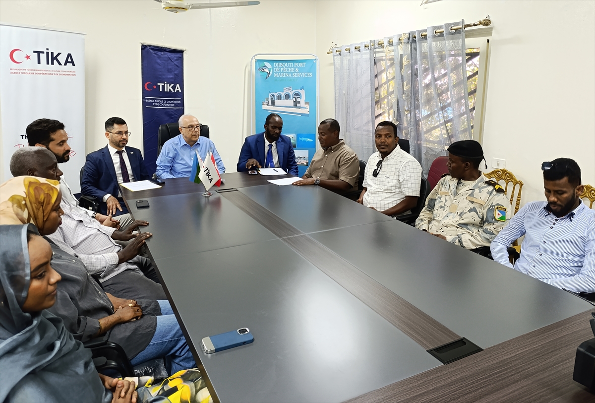 TİKA, Cibuti’de balıkçılar için tekne üretim atölyesi kurdu