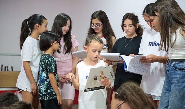 Tiyatronun yeni yetenekleri Karşıyaka'da yetişiyor Tiyatronun yeni yetenekleri Karşıyaka'da yetişiyor