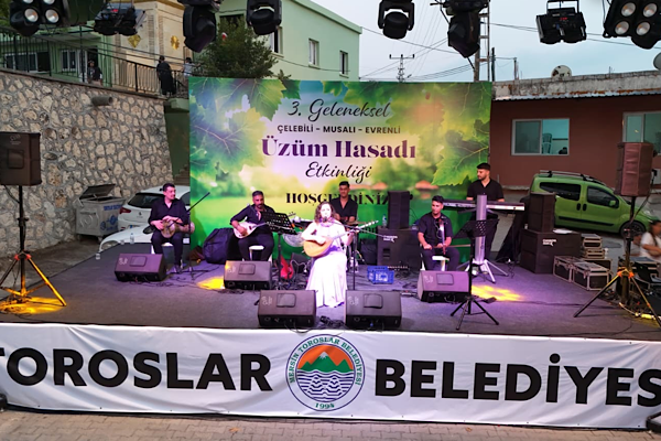Toroslar’da 3. Üzüm Hasadı Etkinliği düzenlendi Toroslar’da 3. Üzüm Hasadı Etkinliği düzenlendi