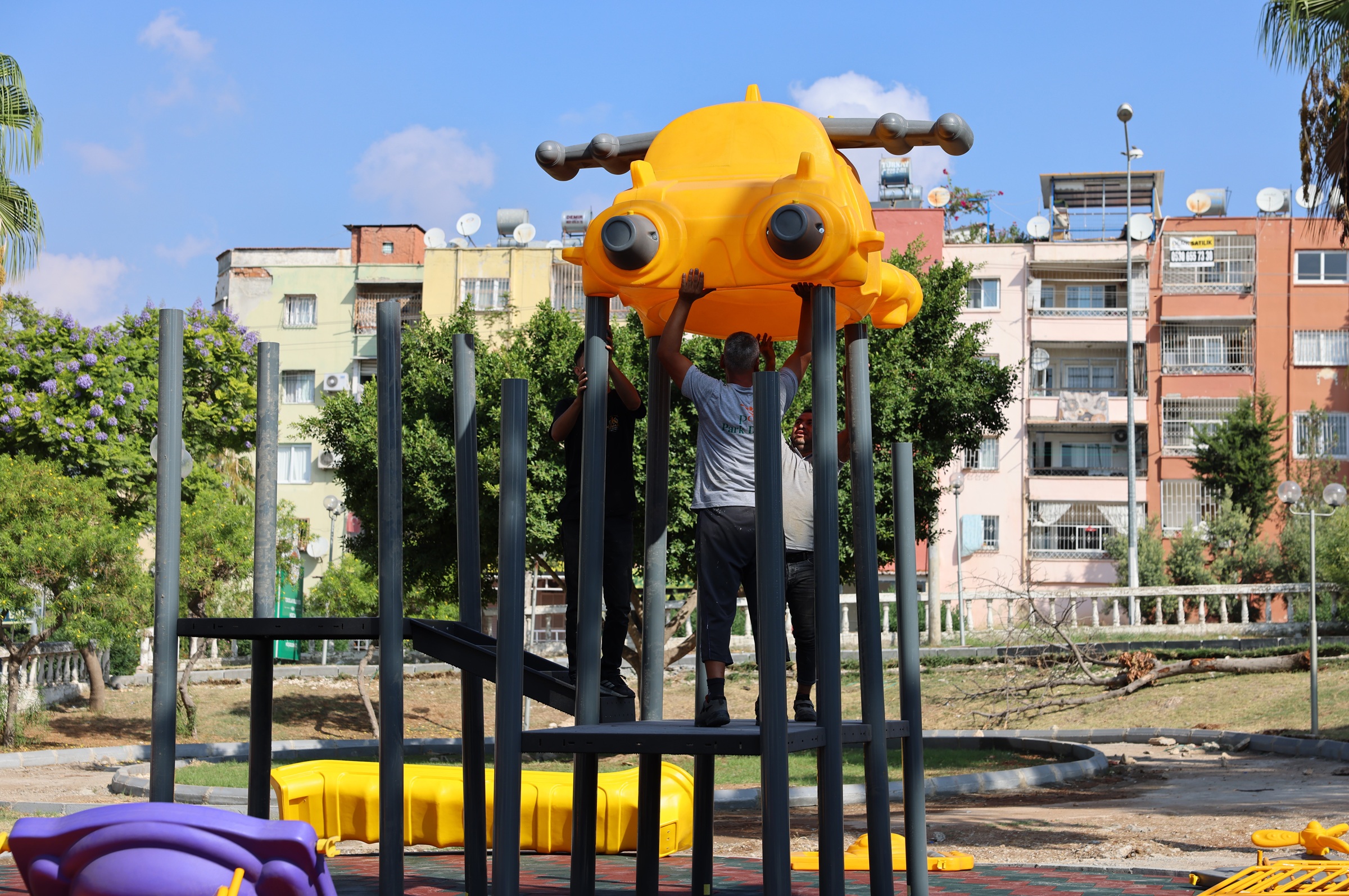 Toroslar’da 5 yeni park hizmete sunuldu, 20 park yenilendi Toroslar’da 5 yeni park hizmete sunuldu, 20 park yenilendi