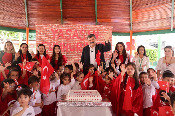 Toroslar’ın gündüz bakımevlerinde Cumhuriyet Bayramı kutlandı Toroslar’ın gündüz bakımevlerinde Cumhuriyet Bayramı kutlandı