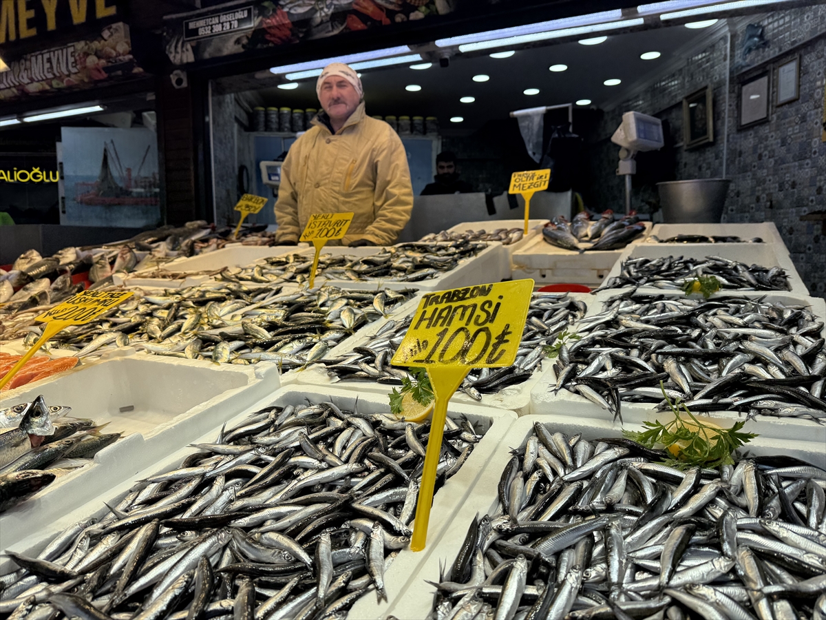 Trabzon'da hamsi ve istavrit 100 liradan satılıyor