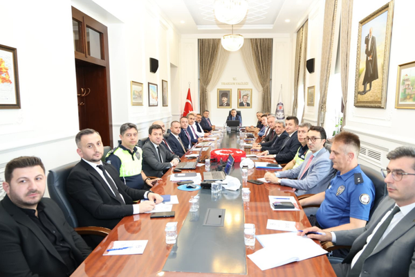 Trabzon'da trafik güvenliği ve ulaşım masaya yatırıldı Trabzon'da trafik güvenliği ve ulaşım masaya yatırıldı
