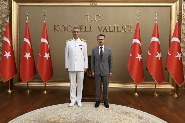 Tuğamiral Darcan’dan Vali Aktaş’a ziyaret Tuğamiral Darcan’dan Vali Aktaş’a ziyaret