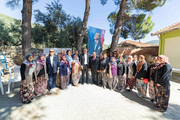 Tugay, Bayındır Kızıloba İlkokulu’nun yenilenen binasını ziyaret etti