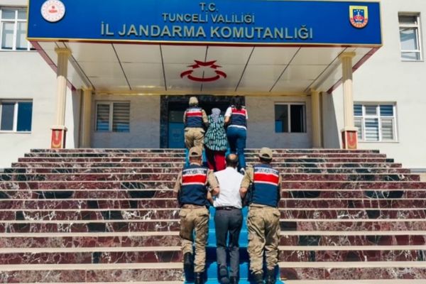 Tunceli merkezli 4 ilde organize suç örgütüne operasyon: 3 tutuklama Tunceli merkezli 4 ilde organize suç örgütüne operasyon: 3 tutuklama