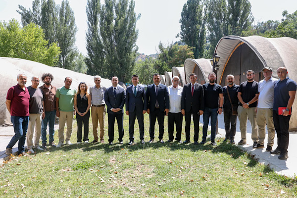 Tunceli Valisi Aygöl, basın mensuplarıyla bir araya geldi Tunceli Valisi Aygöl, basın mensuplarıyla bir araya geldi
