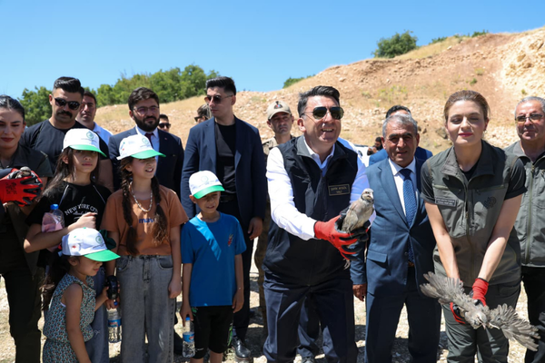 Tunceli'de 500 kınalı keklik doğaya salındı Tunceli'de 500 kınalı keklik doğaya salındı