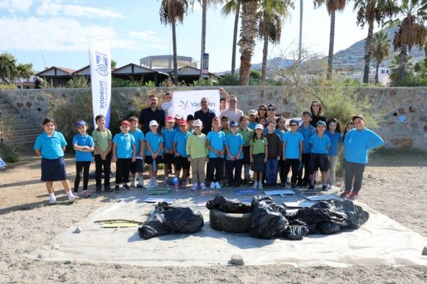 Turgutreis’te öğrenciler kıyı temizliği yaptı Turgutreis’te öğrenciler kıyı temizliği yaptı