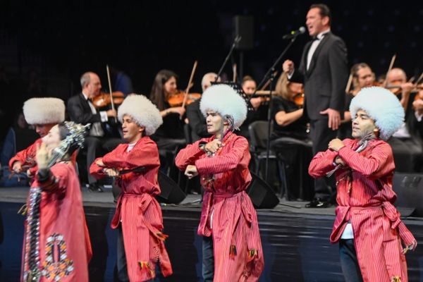 Türk dünyasından 400 sanatçı Cumhuriyet’in 103’üncü yılı için Ankara’da buluştu Türk dünyasından 400 sanatçı Cumhuriyet’in 103’üncü yılı için Ankara’da buluştu