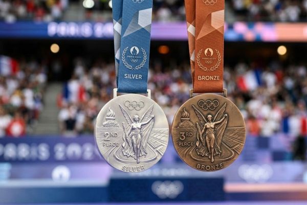 Türkiye’ye, atletizm 4x100 metre bayrak yarışlarında iki madalya 