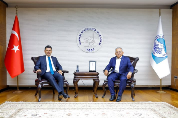 Ulaştırma ve Altyapı Bakan Yardımcısı Boyraz’dan Başkan Büyükkılıç’a ziyaret Ulaştırma ve Altyapı Bakan Yardımcısı Boyraz’dan Başkan Büyükkılıç’a ziyaret