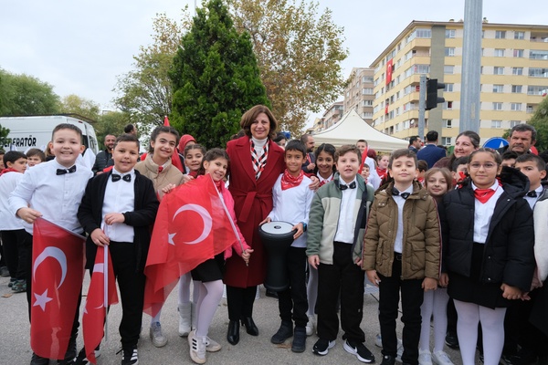 Ünlüce: Cumhuriyet’in ışığını sonsuza dek yaşatacağız Ünlüce: Cumhuriyet’in ışığını sonsuza dek yaşatacağız